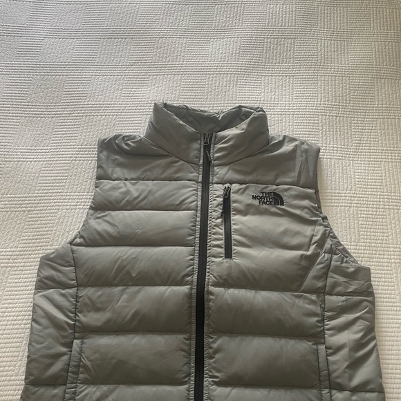 North Face Silver Puffer Vest - Picture 1 of 4